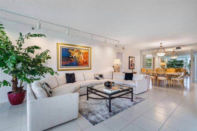 3507 Oaks Way 310, Pompano Beach, FL 33069