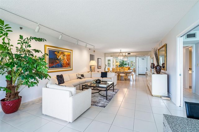 3507 Oaks Way 310, Pompano Beach, FL 33069