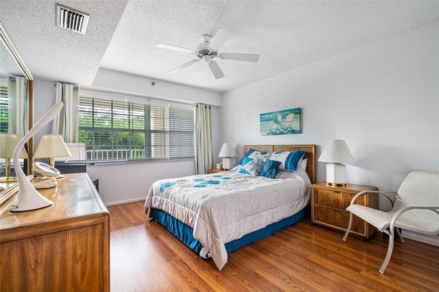 3507 Oaks Way 310, Pompano Beach, FL 33069