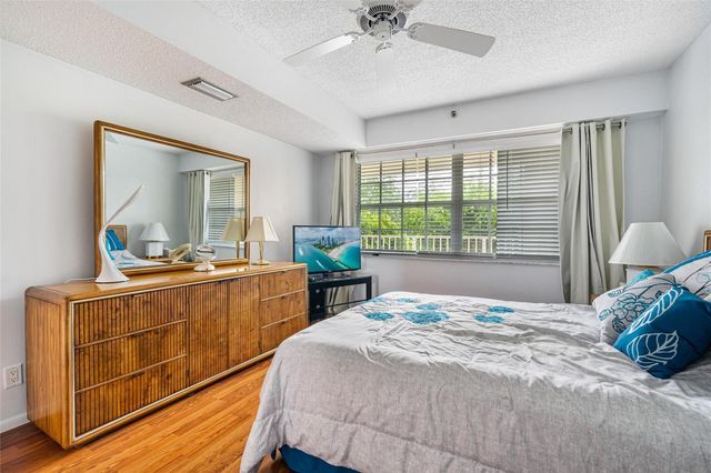 3507 Oaks Way 310, Pompano Beach, FL 33069