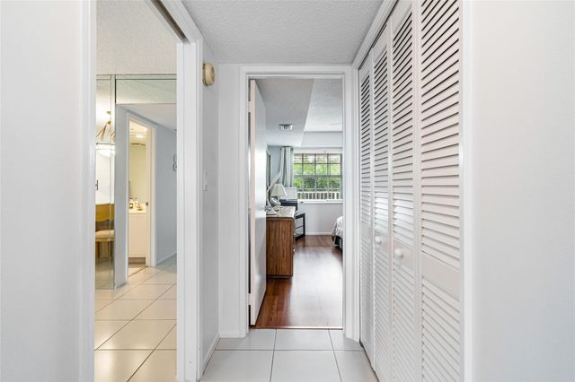 3507 Oaks Way 310, Pompano Beach, FL 33069