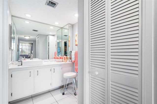 3507 Oaks Way 310, Pompano Beach, FL 33069