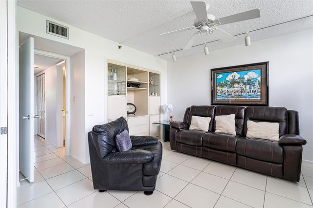 3507 Oaks Way 310, Pompano Beach, FL 33069