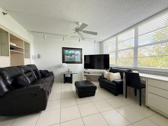 3507 Oaks Way 310, Pompano Beach, FL 33069