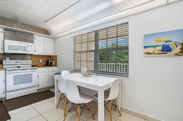 3507 Oaks Way 310, Pompano Beach, FL 33069