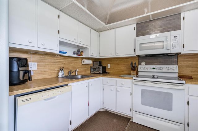 3507 Oaks Way 310, Pompano Beach, FL 33069