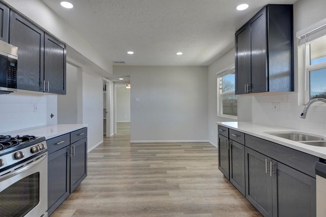 2913 Donna Maria Drive SW, Albuquerque, NM 87121