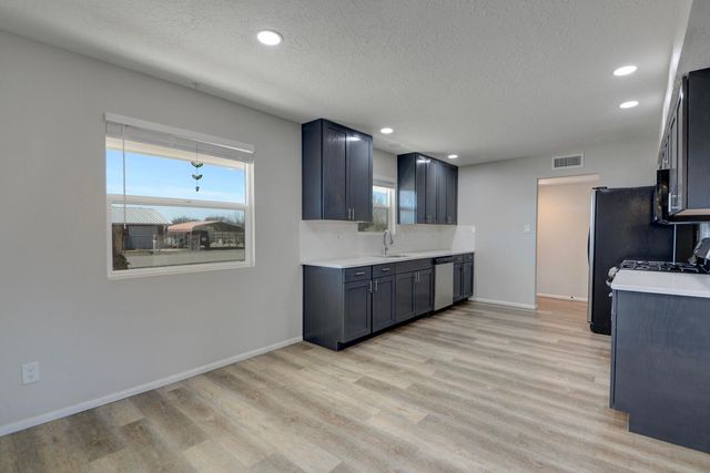 2913 Donna Maria Drive SW, Albuquerque, NM 87121