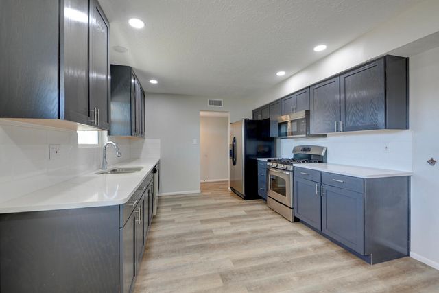 2913 Donna Maria Drive SW, Albuquerque, NM 87121