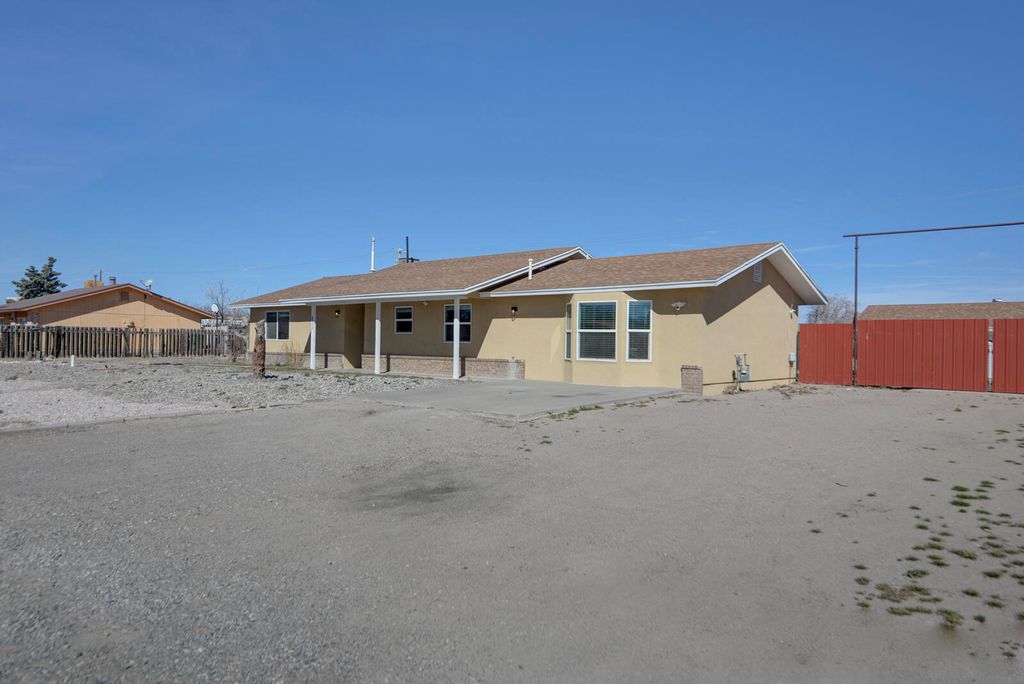 2913 Donna Maria Drive SW, Albuquerque, NM 87121