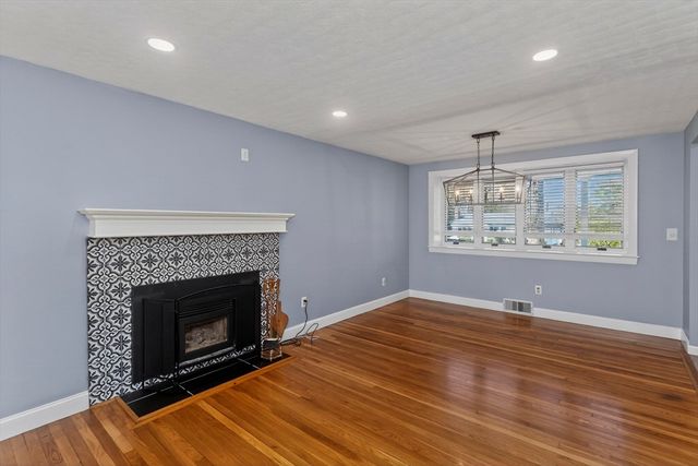 75 Hilldale Rd, Ashland, MA 01721