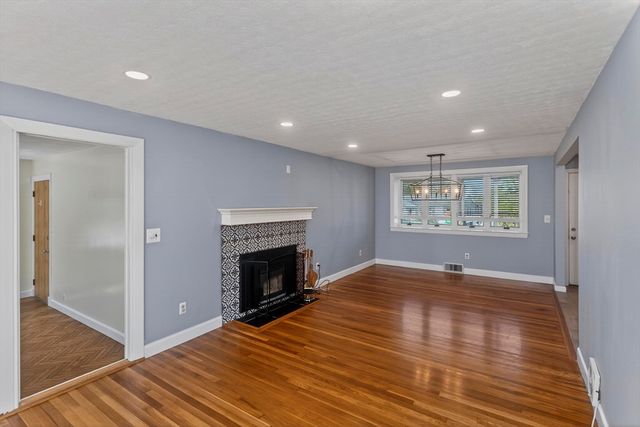 75 Hilldale Rd, Ashland, MA 01721