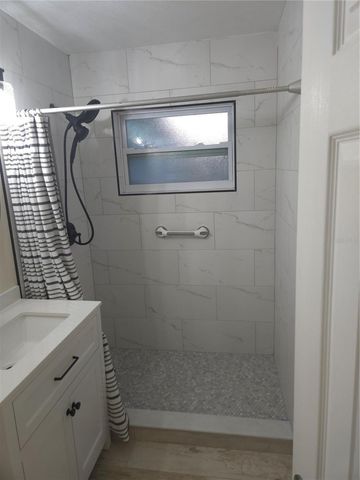 2212 VINSON AVENUE, Sarasota, FL 34232