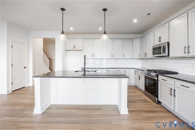 18736 Palisades Cove Trl, Moseley, VA 23120