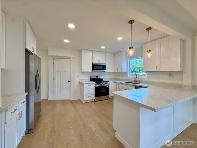10216 Ainsworth Avenue S, Tacoma, WA 98444