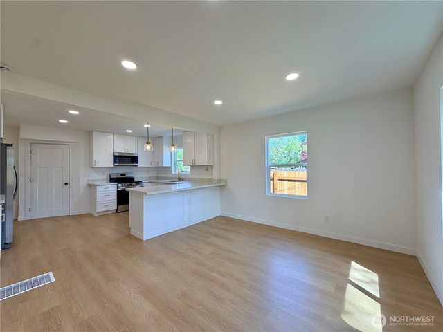 10216 Ainsworth Avenue S, Tacoma, WA 98444