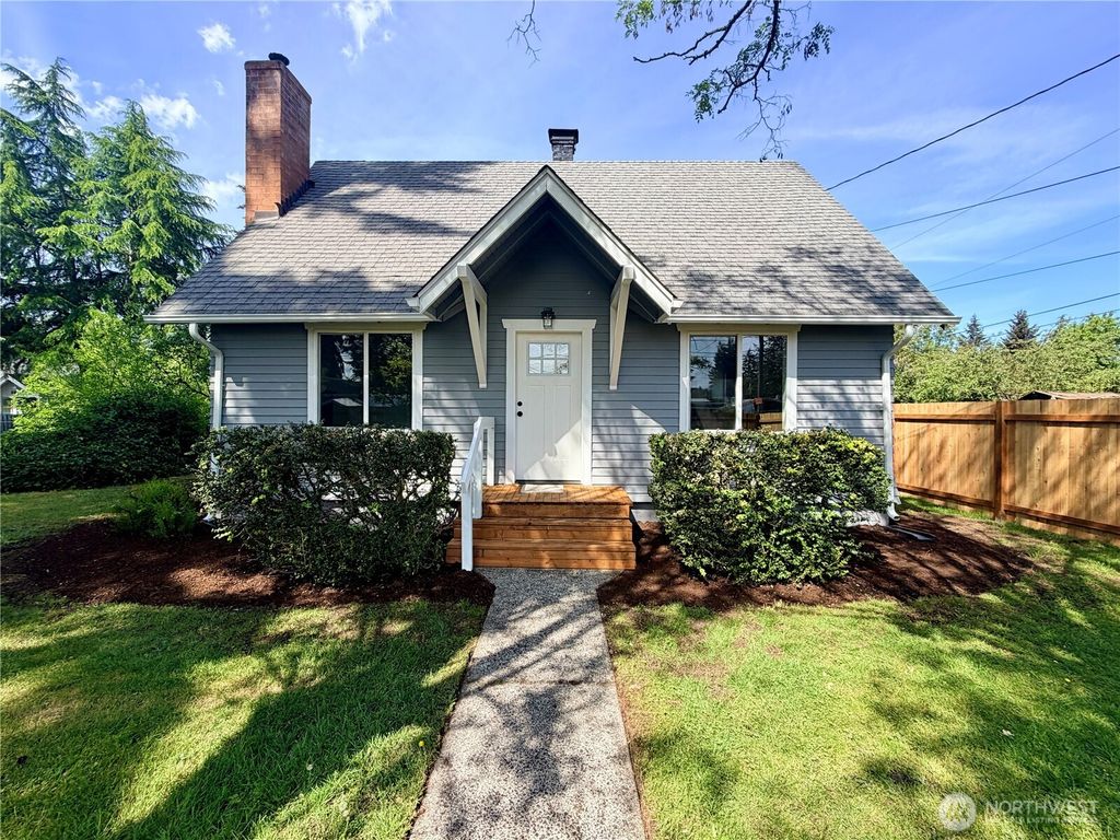 10216 Ainsworth Avenue S, Tacoma, WA 98444
