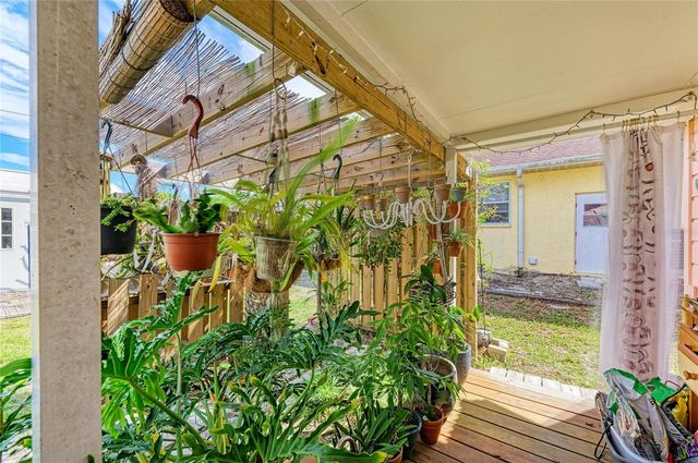 1885 VAMO DRIVE, Sarasota, FL 34231