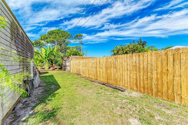 1885 VAMO DRIVE, Sarasota, FL 34231