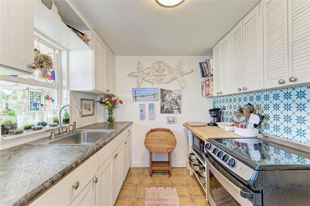 1885 VAMO DRIVE, Sarasota, FL 34231