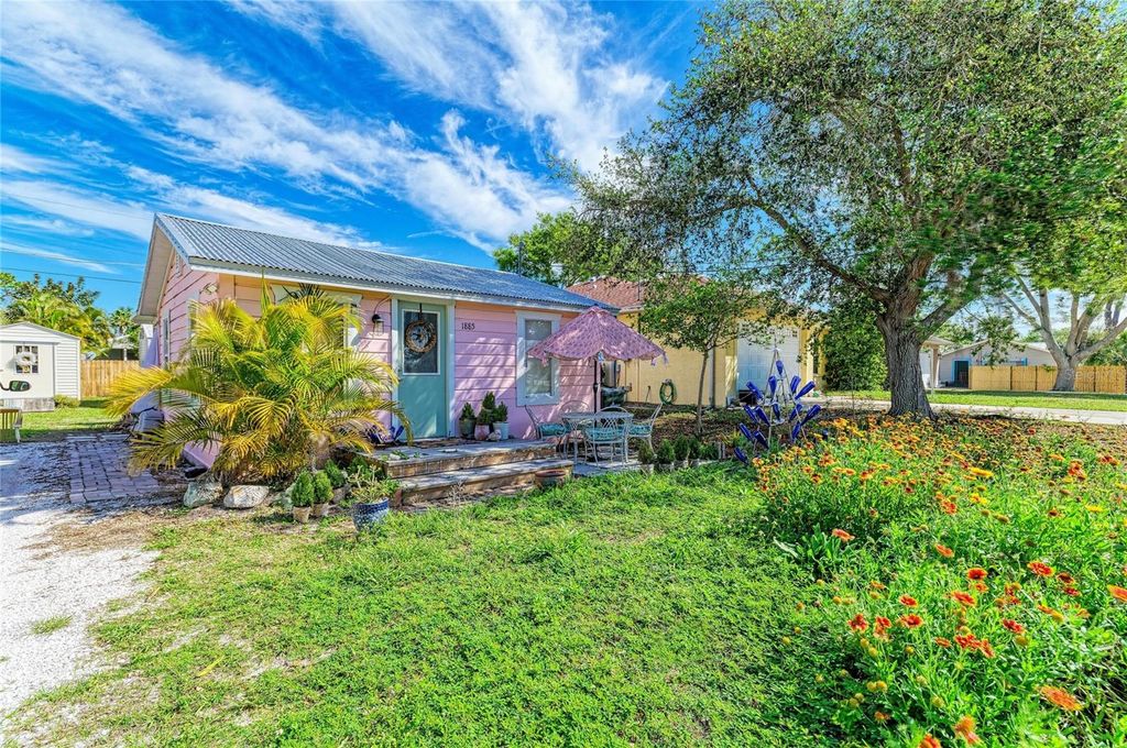 1885 VAMO DRIVE, Sarasota, FL 34231