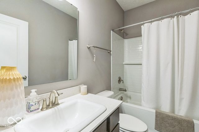 1758 Pelham Drive, Greenwood, IN 46143