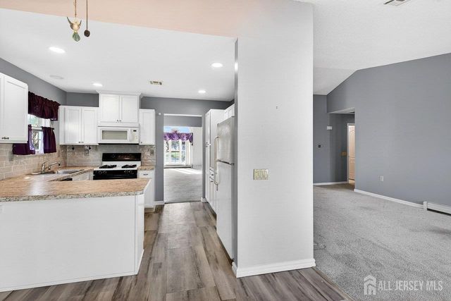 5 Cordoba Court, Toms River, NJ 08757