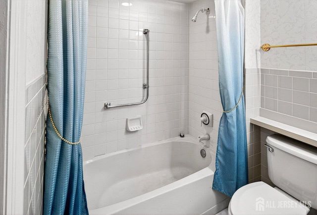 5 Cordoba Court, Toms River, NJ 08757