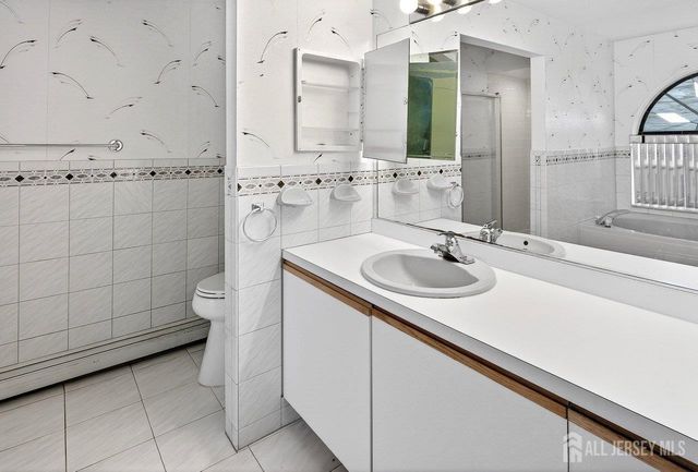 5 Cordoba Court, Toms River, NJ 08757