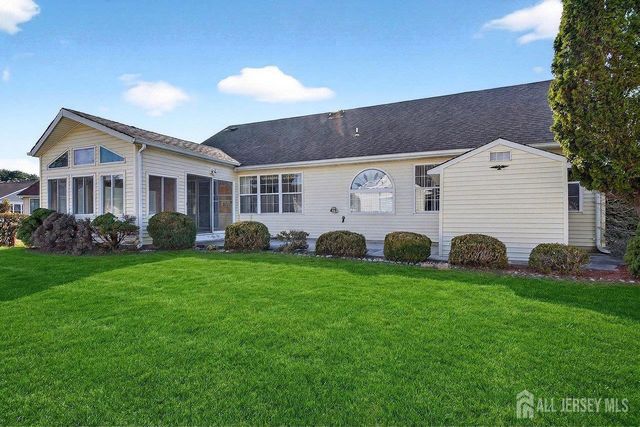 5 Cordoba Court, Toms River, NJ 08757