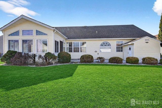5 Cordoba Court, Toms River, NJ 08757