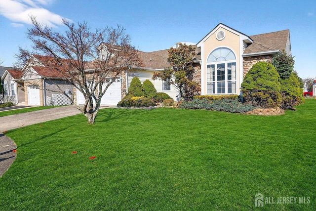 5 Cordoba Court, Toms River, NJ 08757