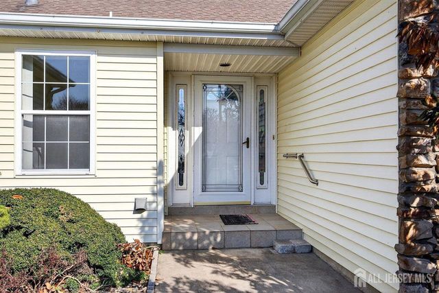 5 Cordoba Court, Toms River, NJ 08757
