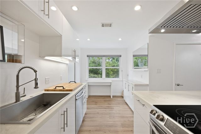 1520 E 49 Street, Savannah, GA 31404