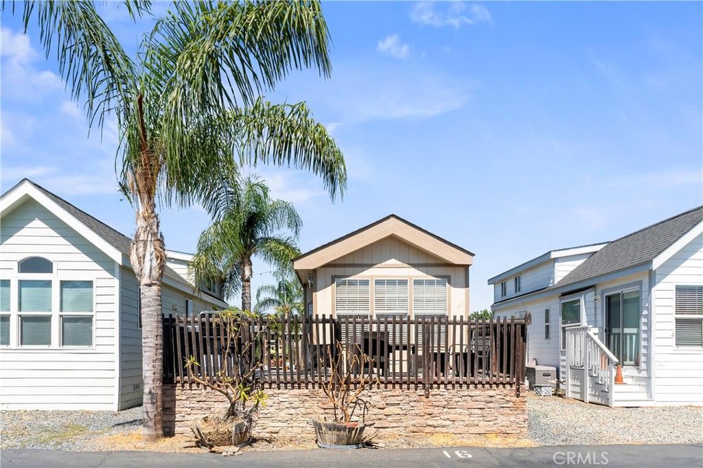 32000 Riverside Dr I6, Lake Elsinore, CA 92530 — photo 2