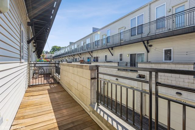 3238 N KILBOURN Avenue 14, Chicago, IL 60641
