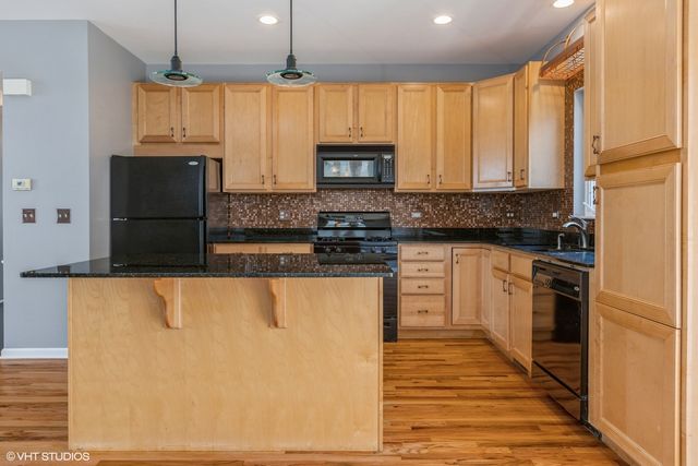 3238 N KILBOURN Avenue 14, Chicago, IL 60641