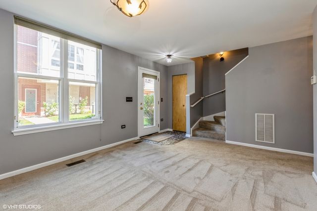 3238 N KILBOURN Avenue 14, Chicago, IL 60641
