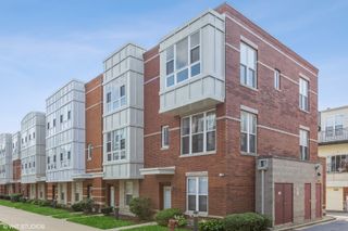 3238 N KILBOURN Avenue 14, Chicago, IL 60641