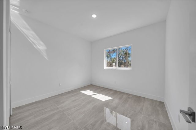 1142 Dutchess ST E, Lehigh Acres, FL 33974