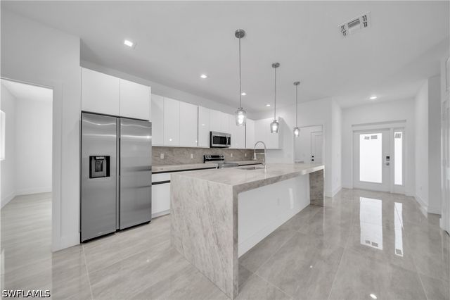 1142 Dutchess ST E, Lehigh Acres, FL 33974