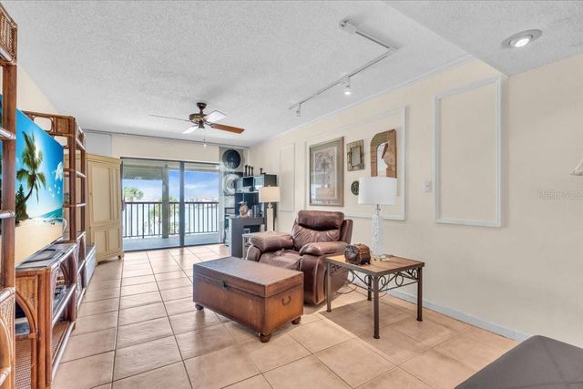 10301 GULF BOULEVARD 302, Treasure Island, FL 33706