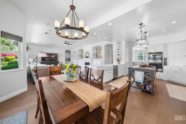 6717 Park West Circle, Bakersfield, CA 93308