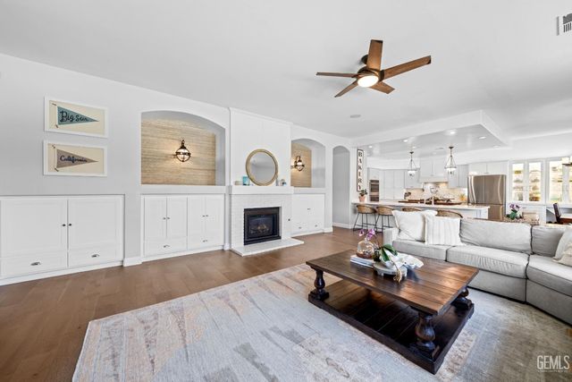 6717 Park West Circle, Bakersfield, CA 93308