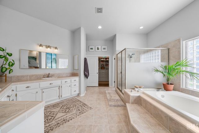 6717 Park West Circle, Bakersfield, CA 93308