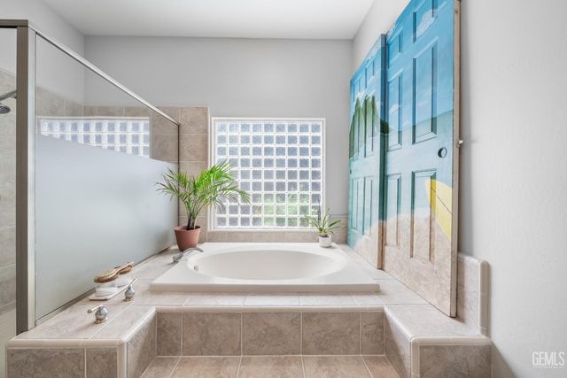 6717 Park West Circle, Bakersfield, CA 93308