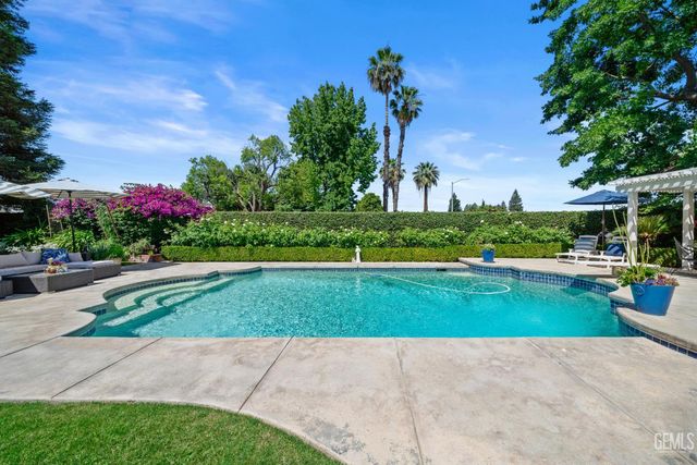 6717 Park West Circle, Bakersfield, CA 93308