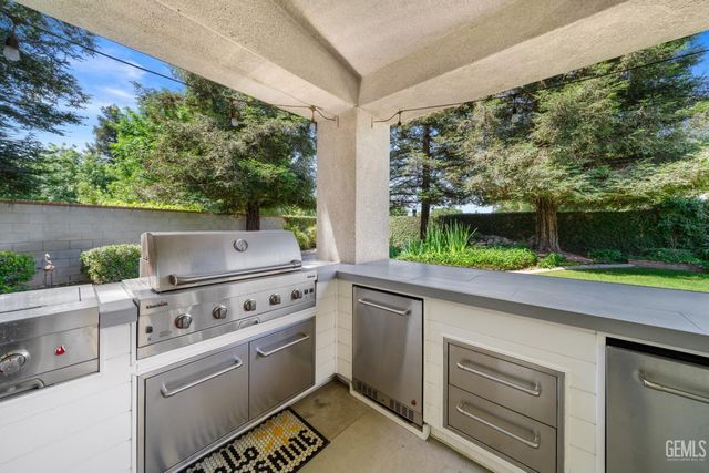 6717 Park West Circle, Bakersfield, CA 93308