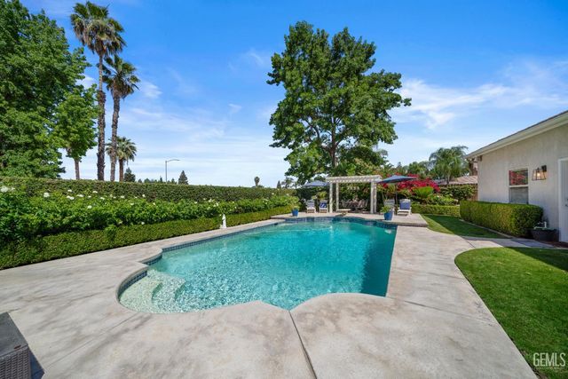 6717 Park West Circle, Bakersfield, CA 93308