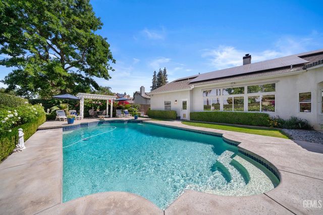 6717 Park West Circle, Bakersfield, CA 93308